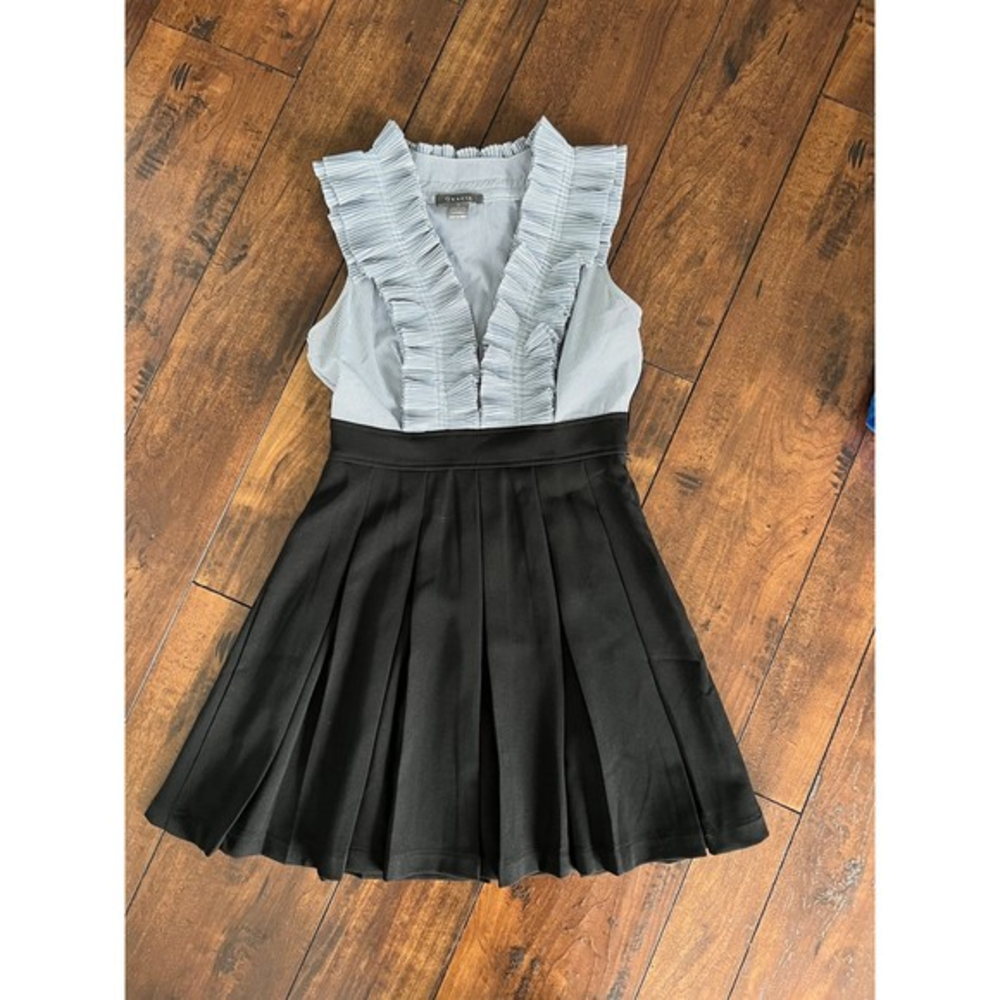 EUC Gracia Black Pleated Dress with Navy‎ Pinstripes Size Small